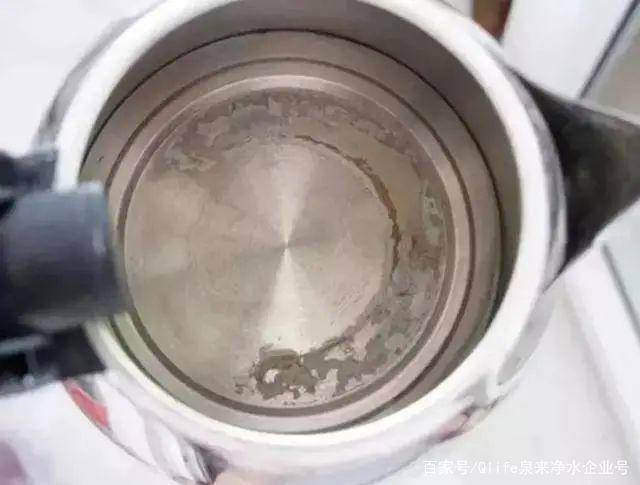 金属包装与保温杯的防腐剂一起放开水泡有毒吗