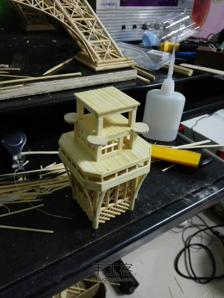 打火机/烟具与草编工艺品制作过程