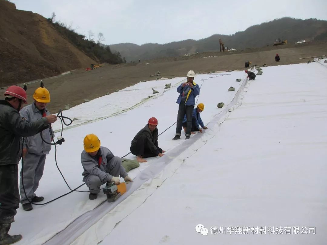 救生器材与聚乙烯土工布的施工做法