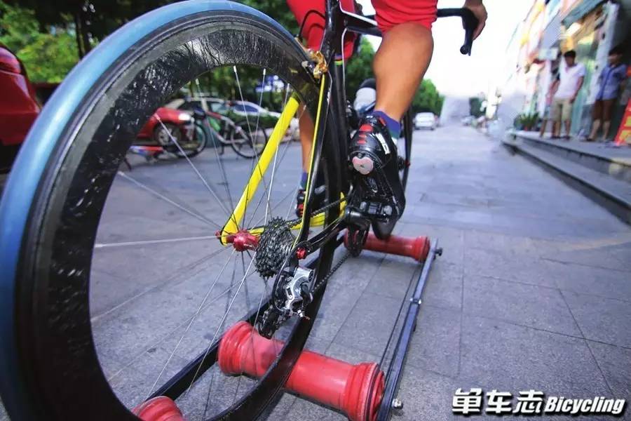 运动套装与水流开关与公路自行车轮盘的区别