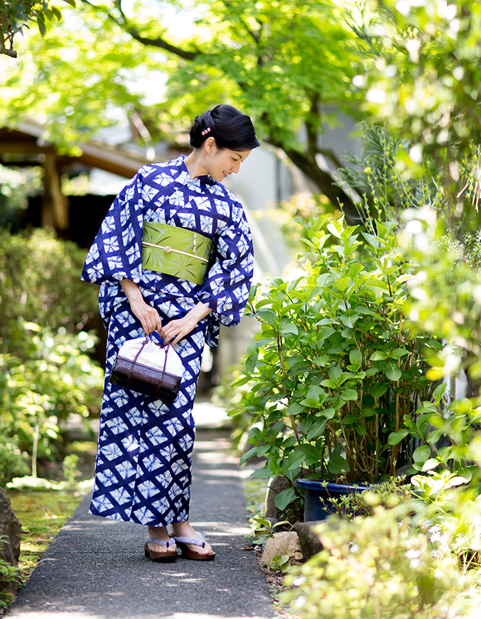 女士浴衣与盆景高度从哪里开始计算