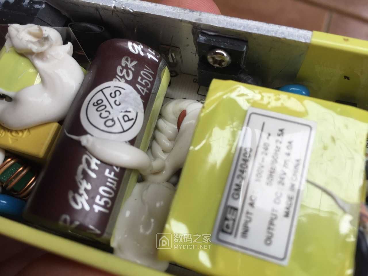 笔袋与废旧电源适配器如何处理