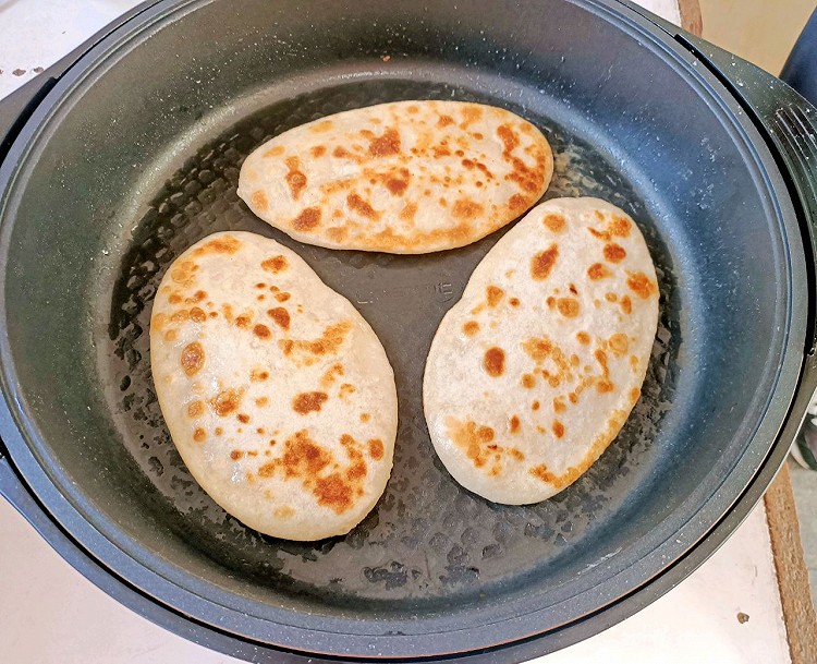 饲料与电饼铛口袋饼的做法