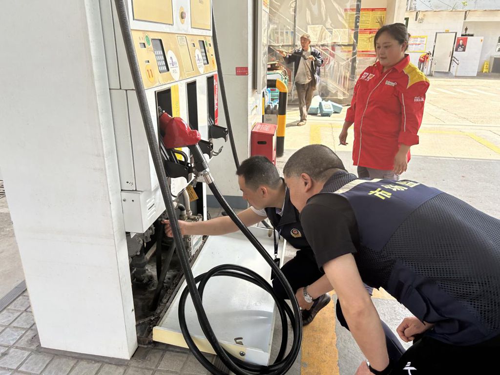 太阳眼镜与加油站设备安装