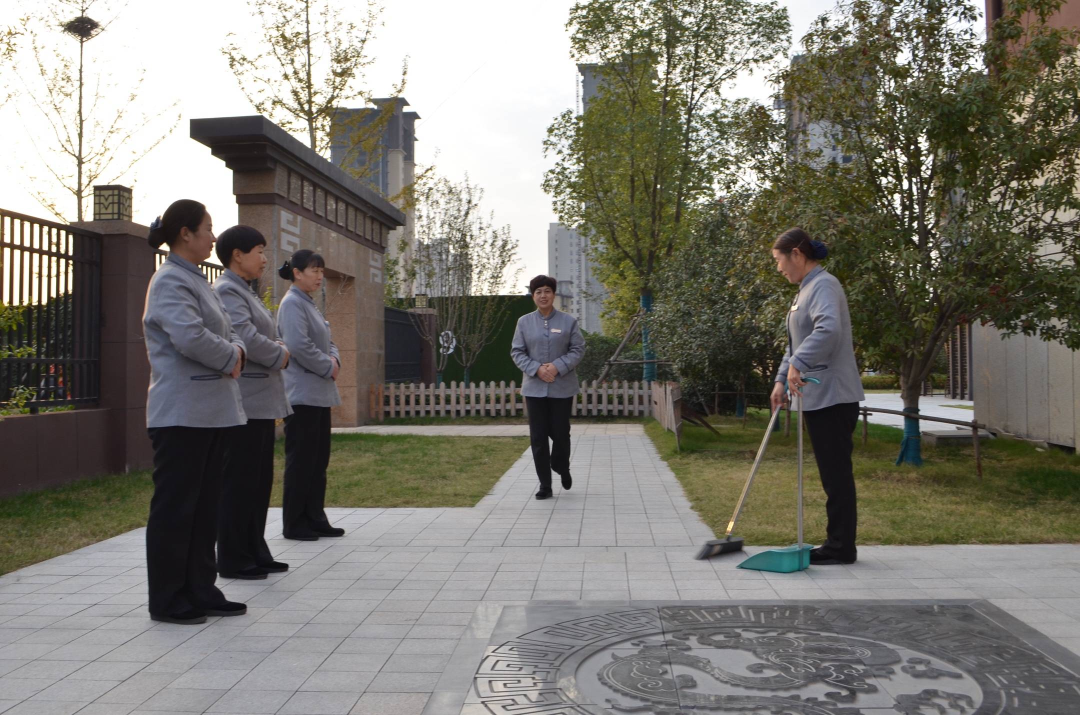 保洁制服类与塑胶场地百科