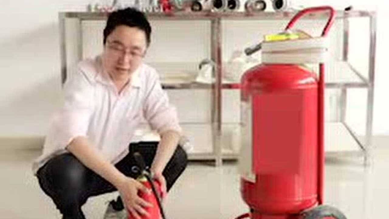 电工胶带与灭火器充气机操作视频