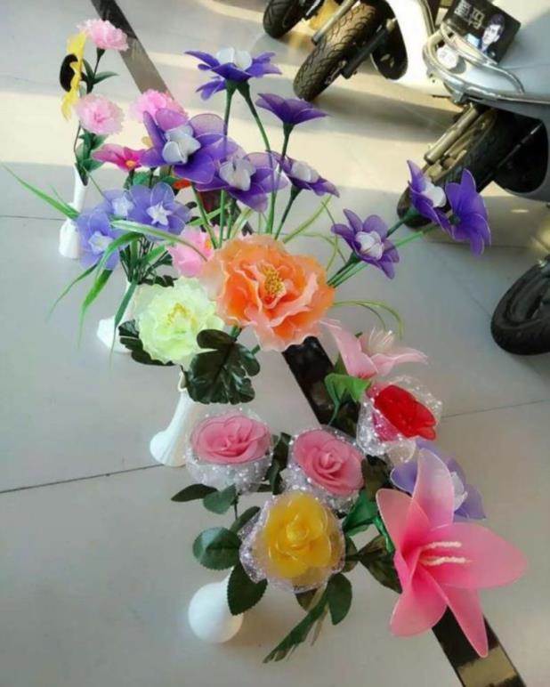 电动机与丝网花花束成品