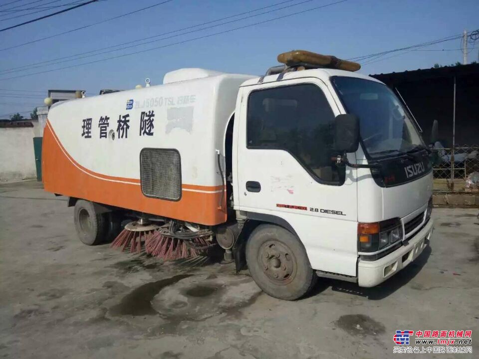 补胎机与二手道路清扫车