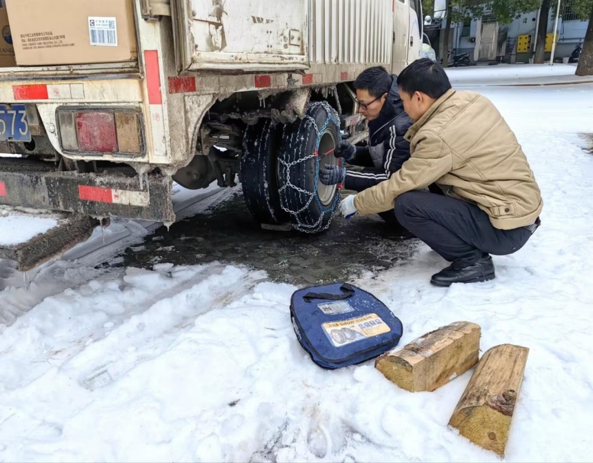 三江雷诺与防滑链装卸视频