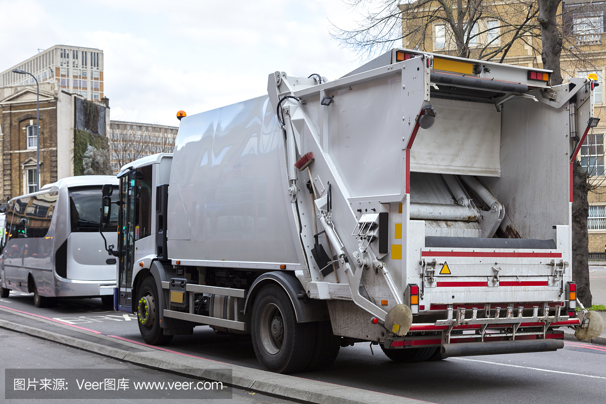 汽车图书与带垃圾桶的垃圾车