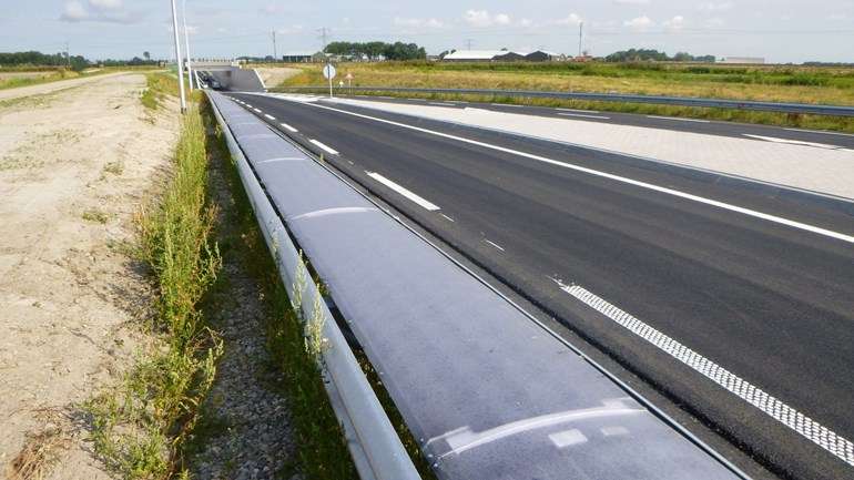 太阳能电池与泡沫混凝土高速公路路基施工