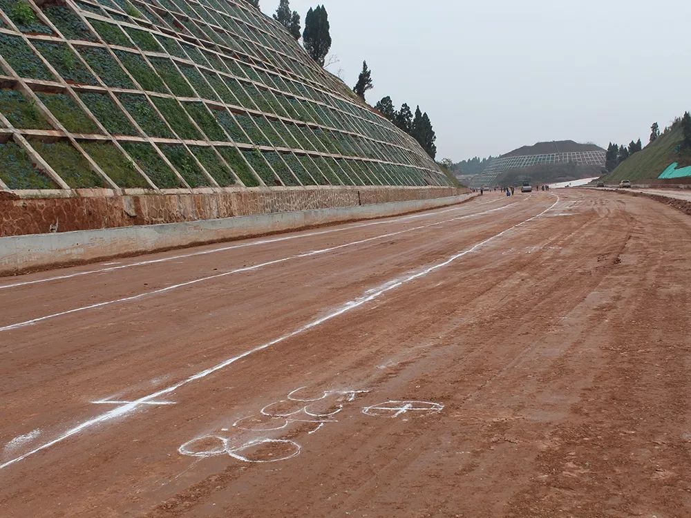 办公椅与泡沫混凝土高速公路路基施工