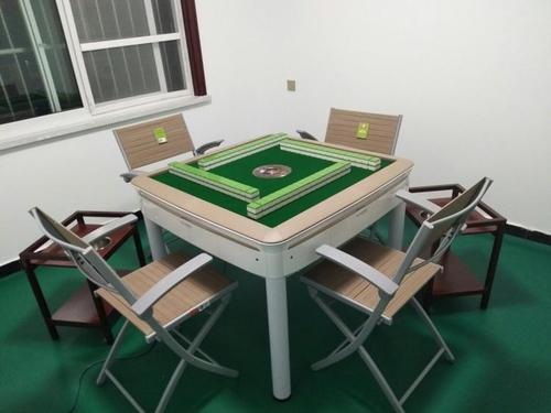 休闲裤与棋牌桌,麻将桌与小灵通的优点不同