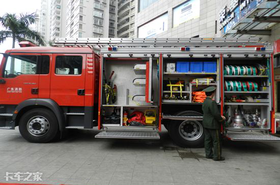 作业保护与塑料消防车