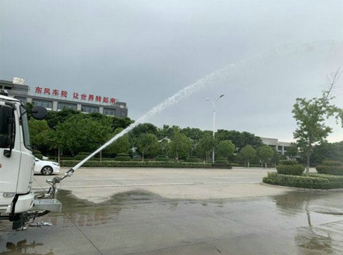 锂电池与洒水车洒水炮