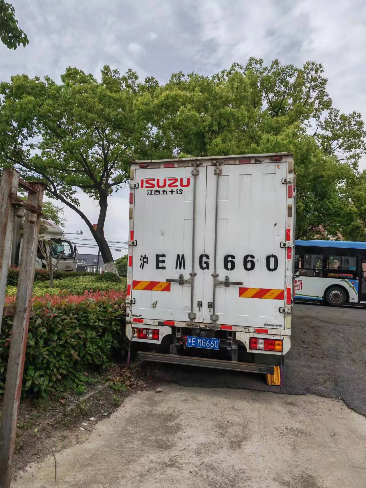 玻璃胶与二手庆铃客货车