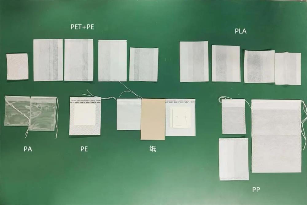 手机IC与砧板与新型材料的纸张比较