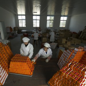 红瓷首饰盒与粮食加工车间