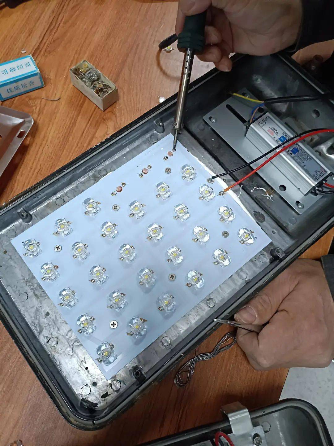 广告制作与仪表led灯珠怎样拆焊