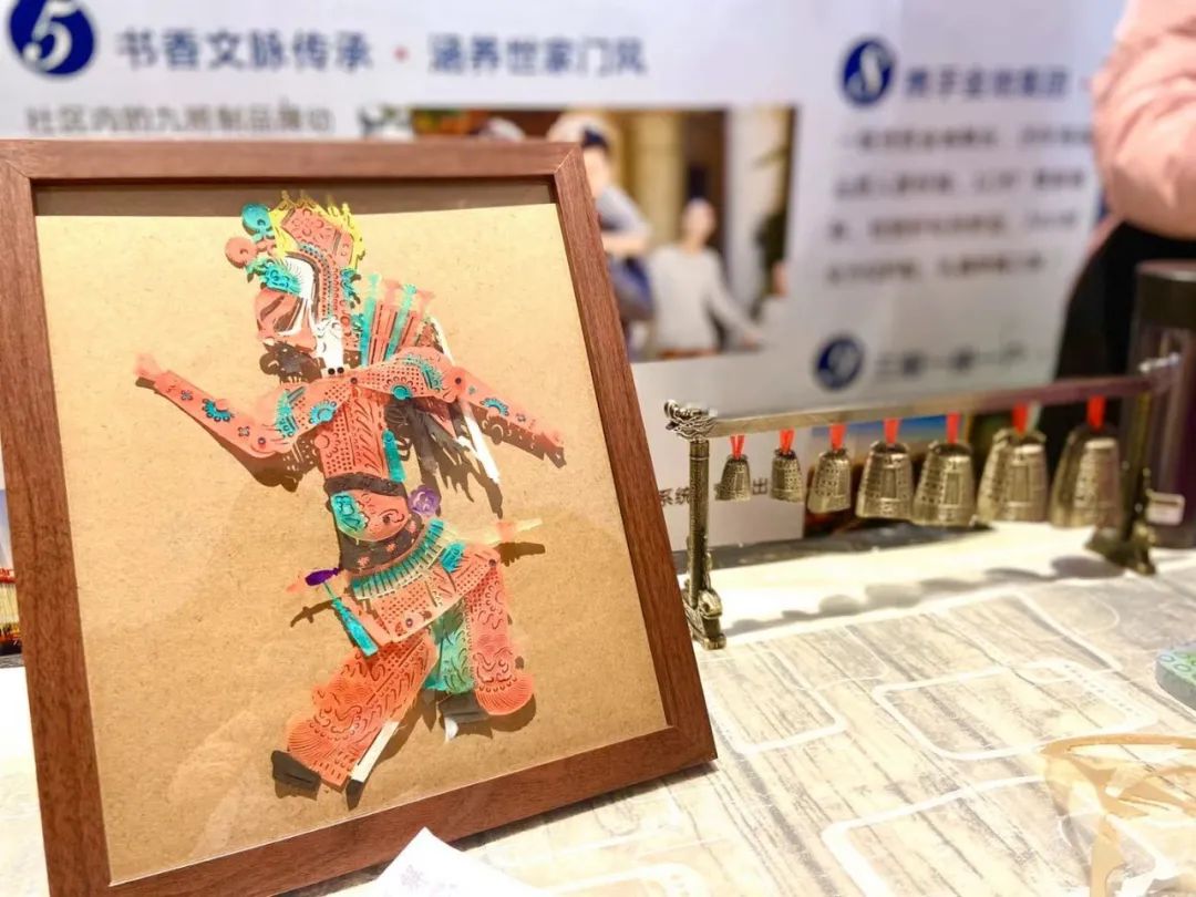 金属附件与皮影展示平台