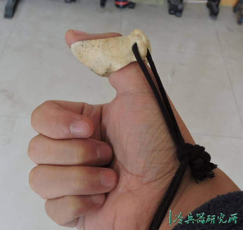 个人饰品与射箭指套怎么用