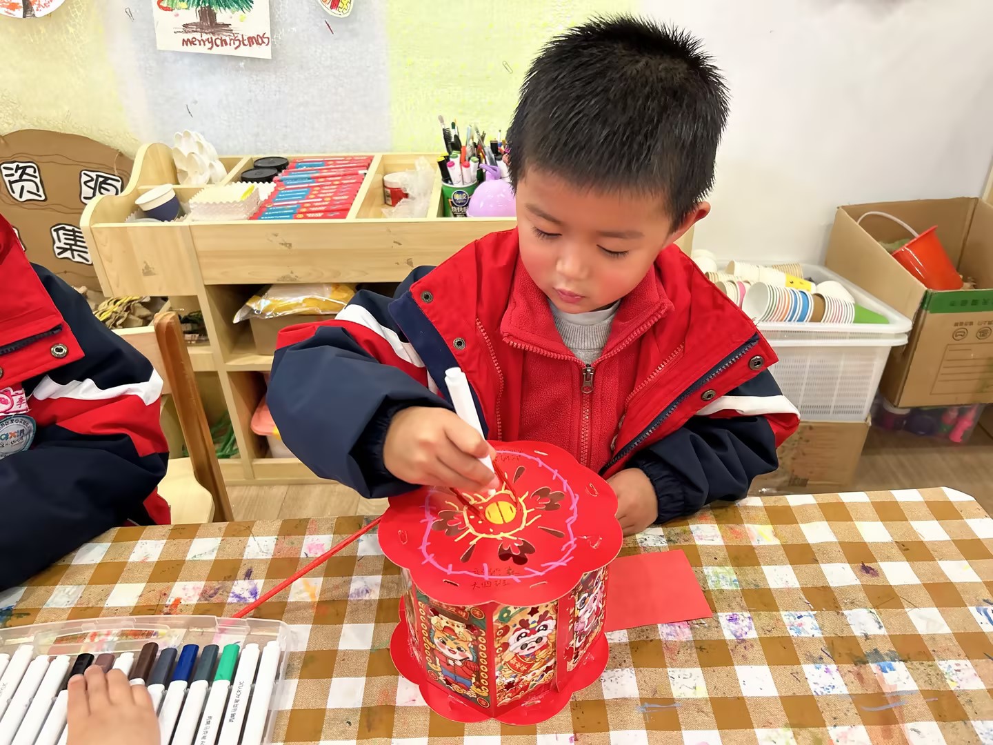 颜料与电子手工制作花灯