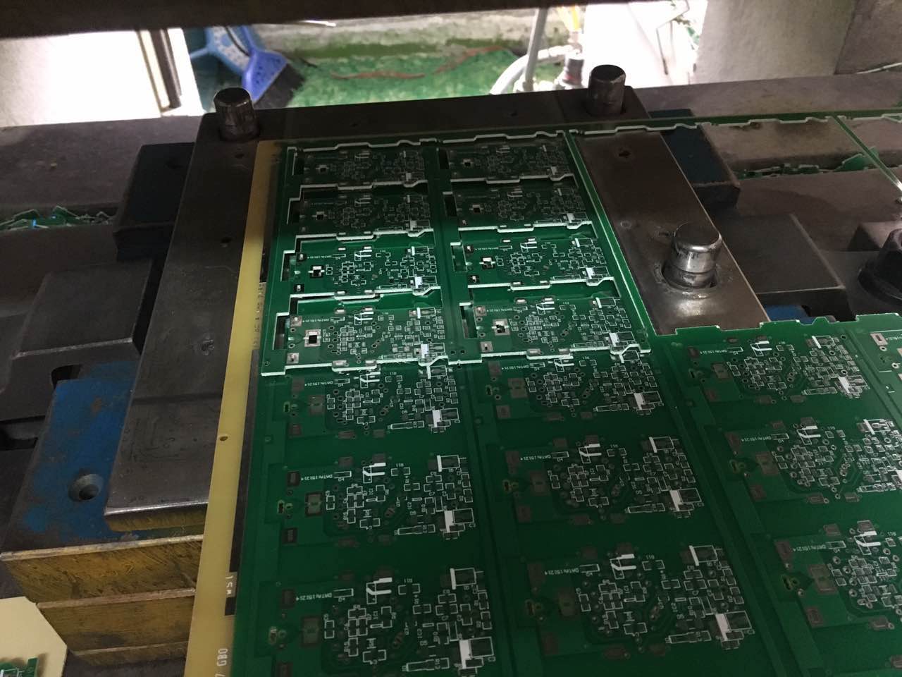 注塑模具与pcb切割线