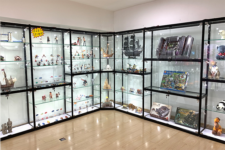 电动玩具与展示柜一般用什么材料