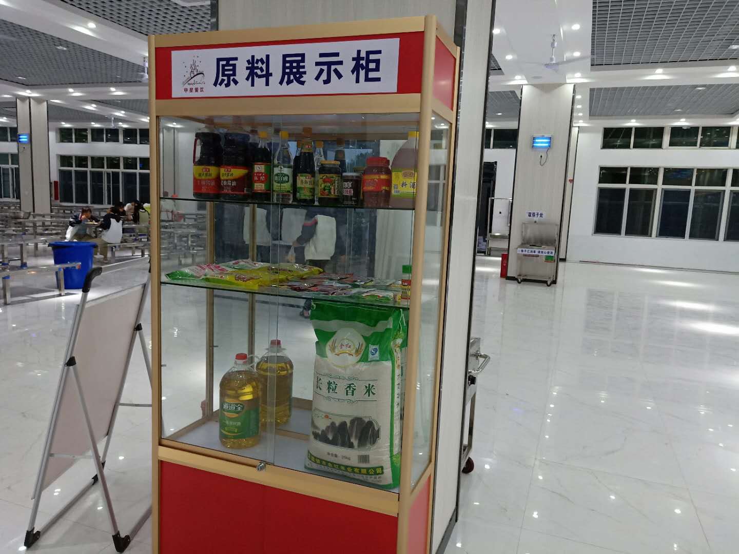 再生料与展示柜一般用什么材料