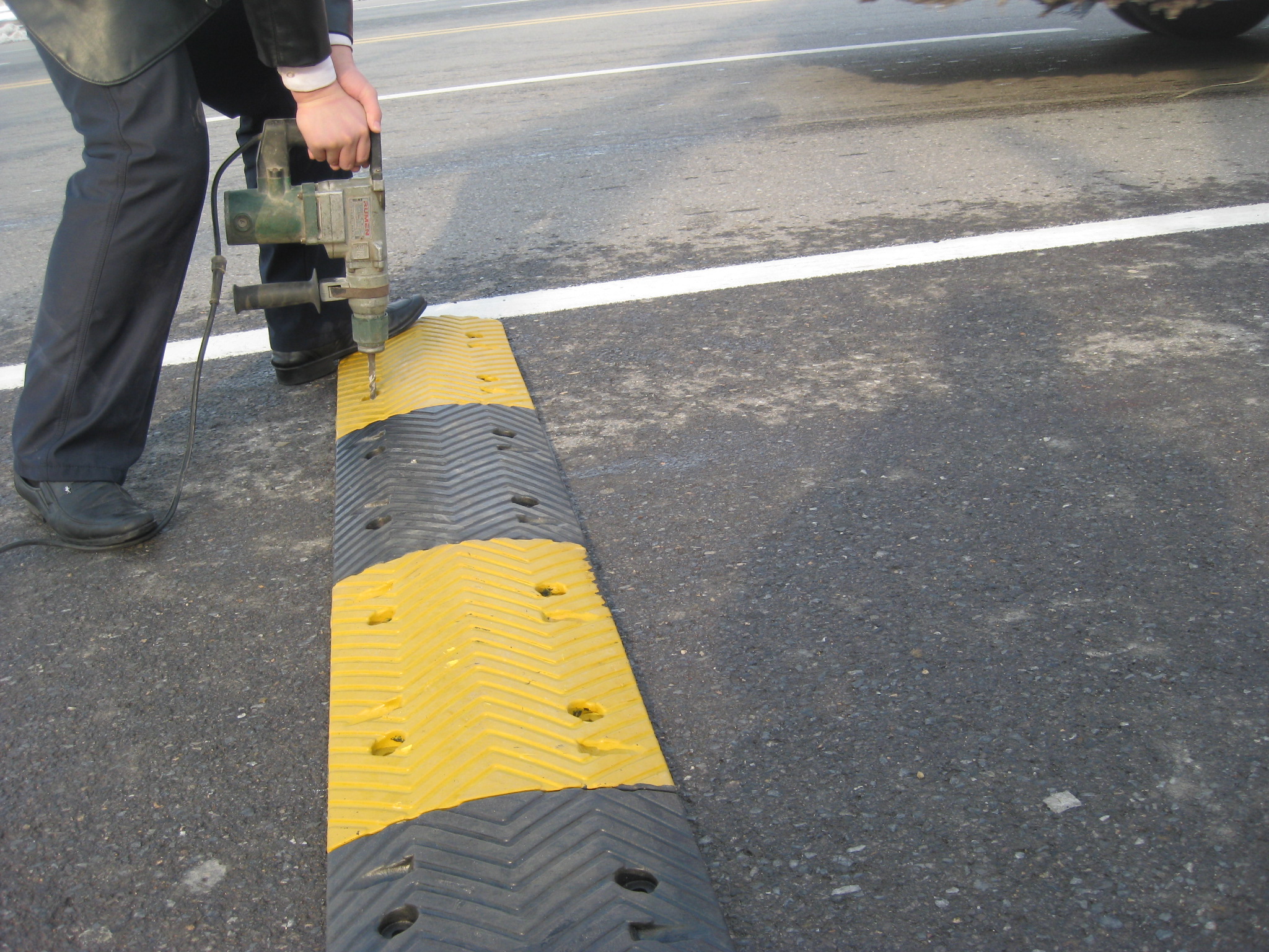 日用化学品与道路减速带生产厂家