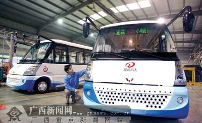 柳州五菱与金龙旅行客车