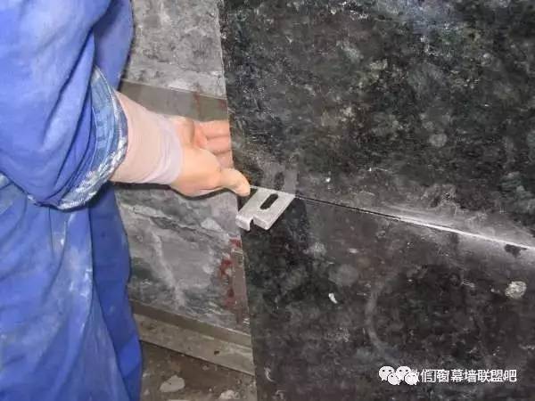 石材干挂胶与使用无机粘合剂必须选择好接头