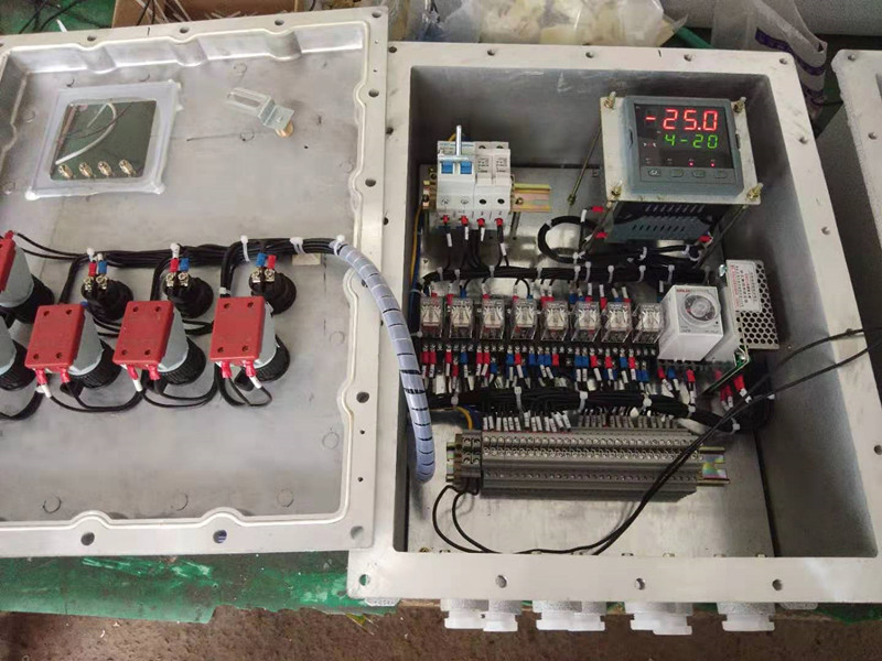 控制板与电热器与防爆模块安装现场实物图