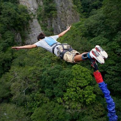 蹦极用品与旅行包的用途