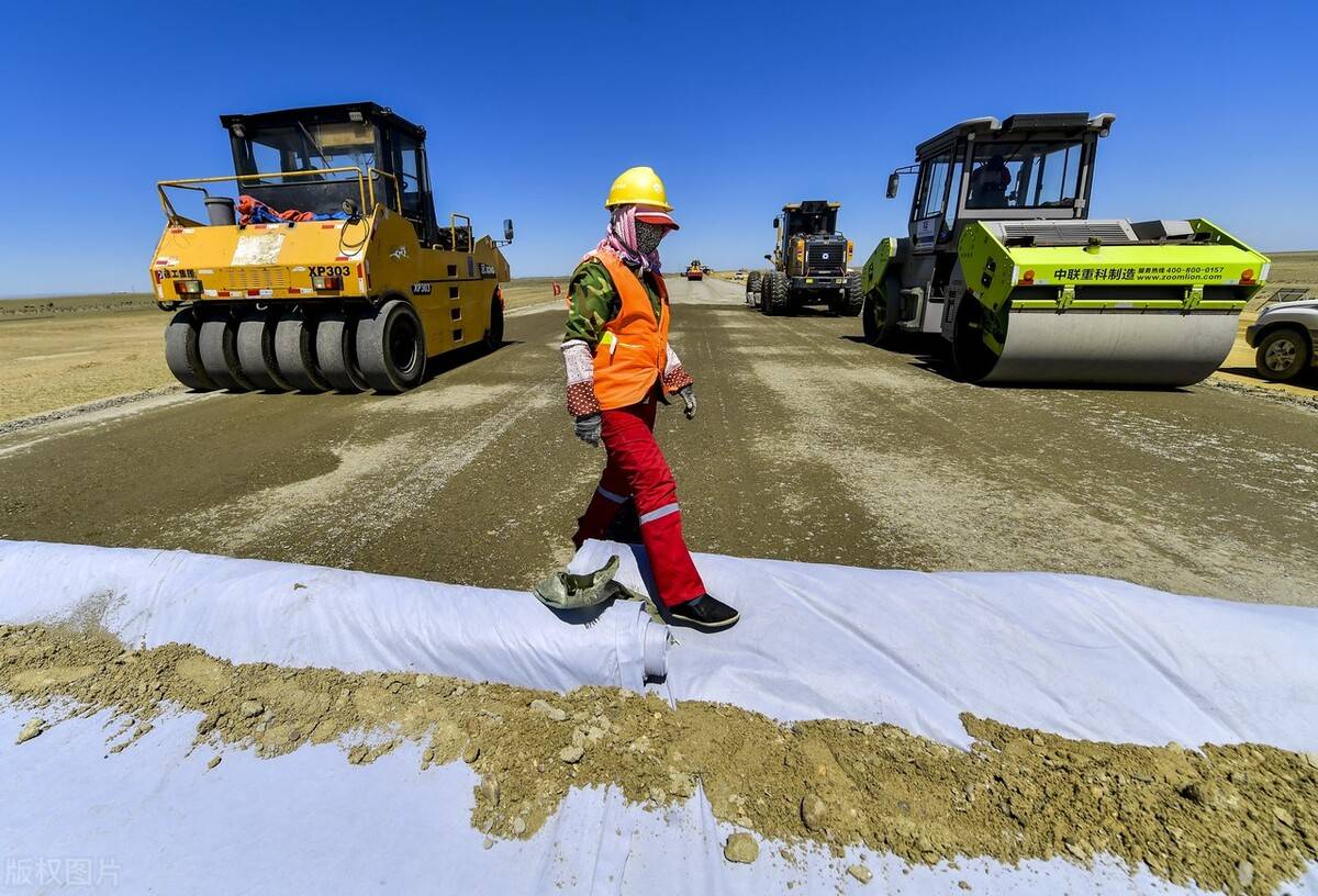 防护服与公路施工机械的选择