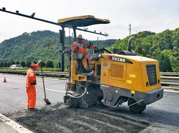 服装与公路施工机械的选择