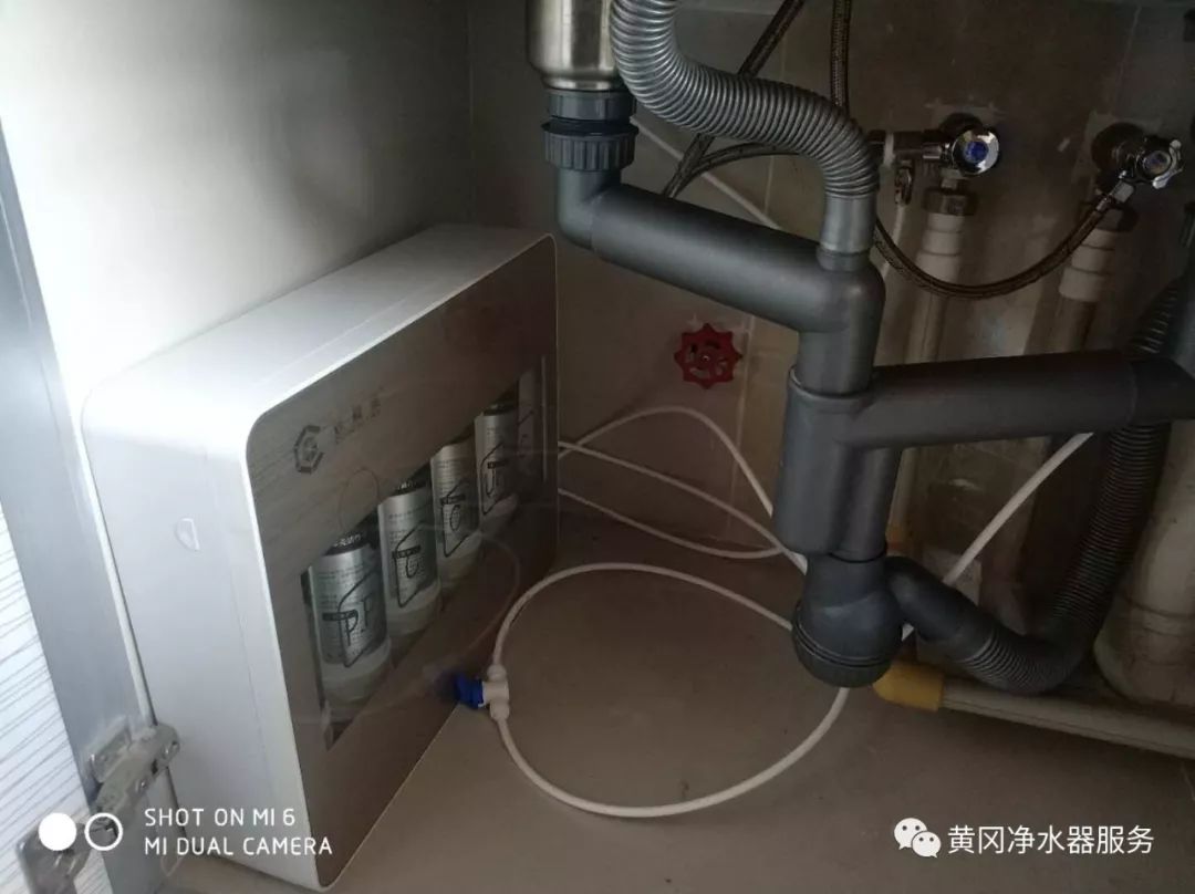 线槽与碧水源售水机安装调试