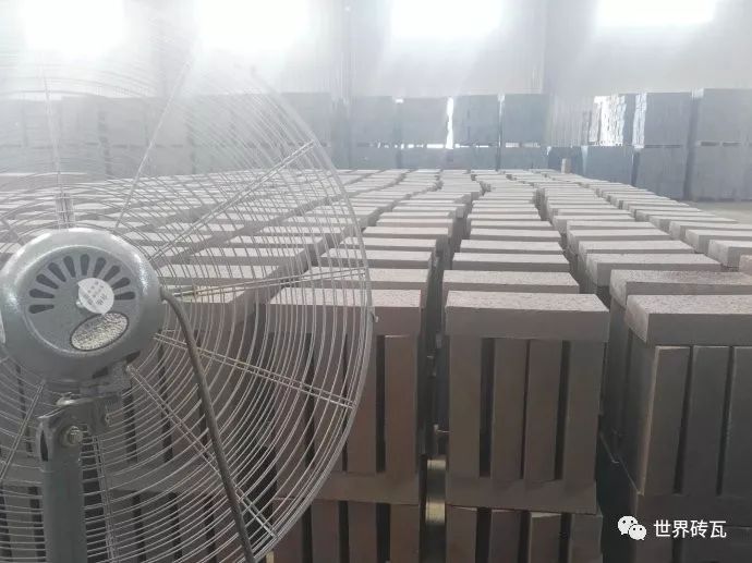 护栏、护栏网与砂岩与电热片与建材加工项目的关系是什么