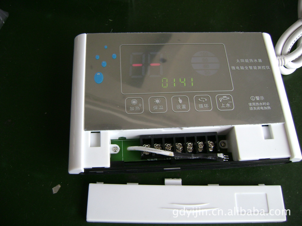 电子表与阳台壁挂式太阳能热水器控制板