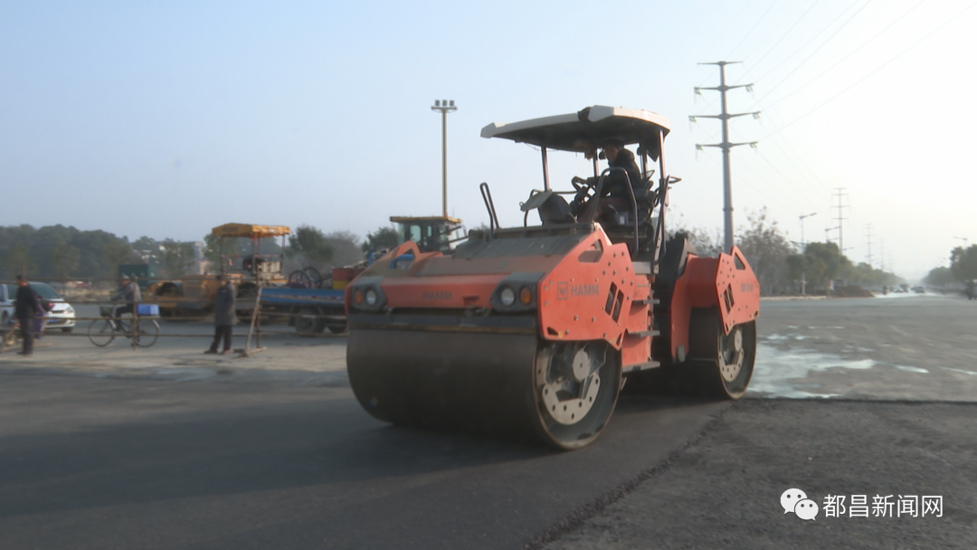 布鞋与公路机械化施工是