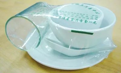 镜头与一次性餐具选用什么材料