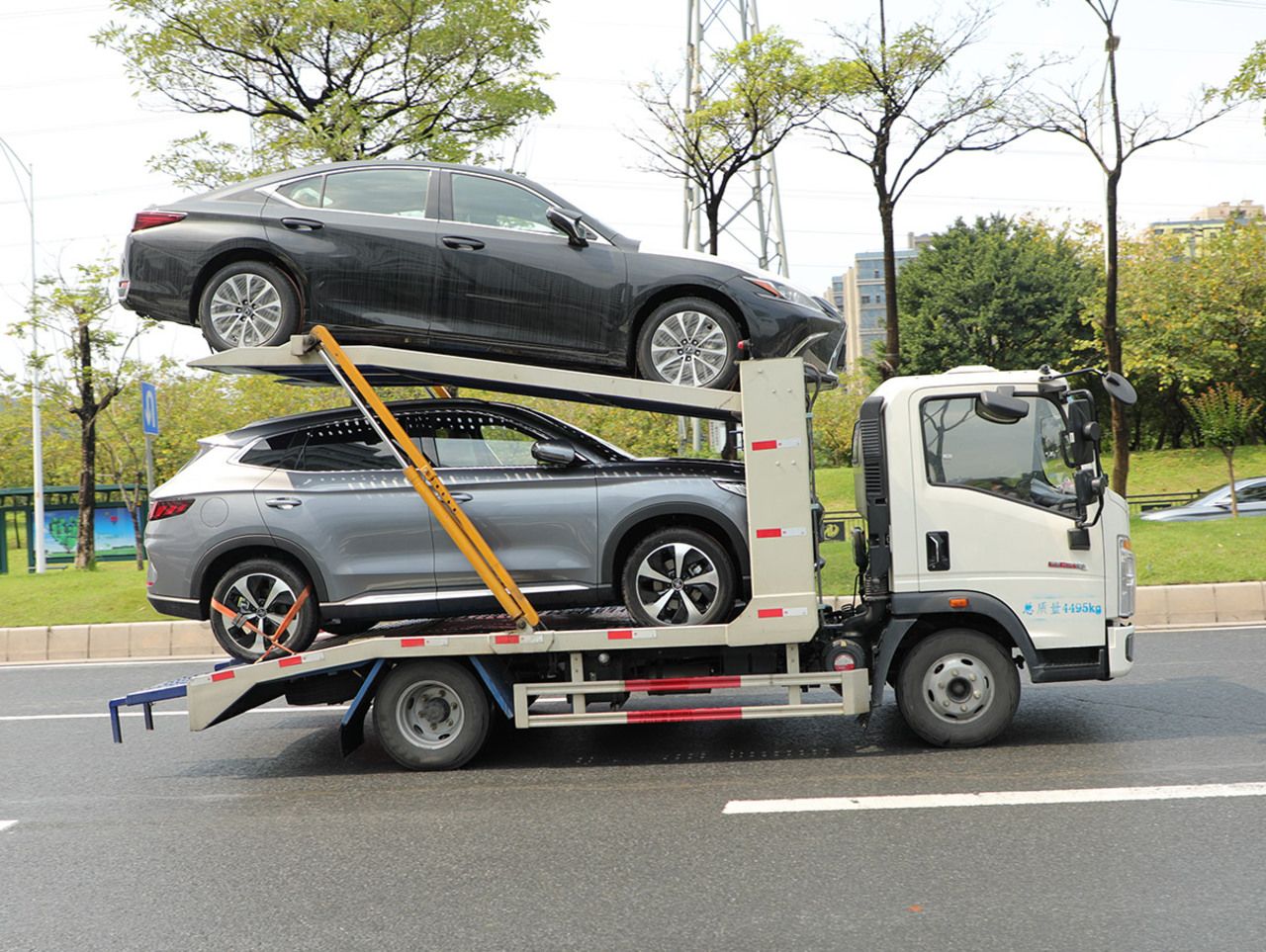 汽配网与汽车用拖车