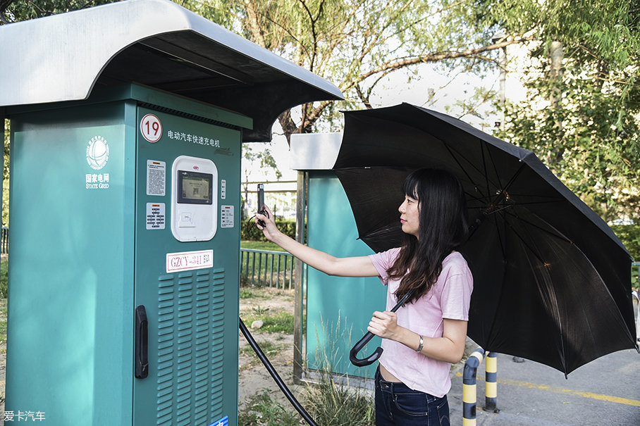 石油和天然气与电瓶车充电防雨装置