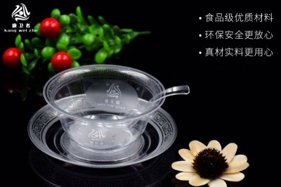 受话器与水晶餐具是不是塑料的