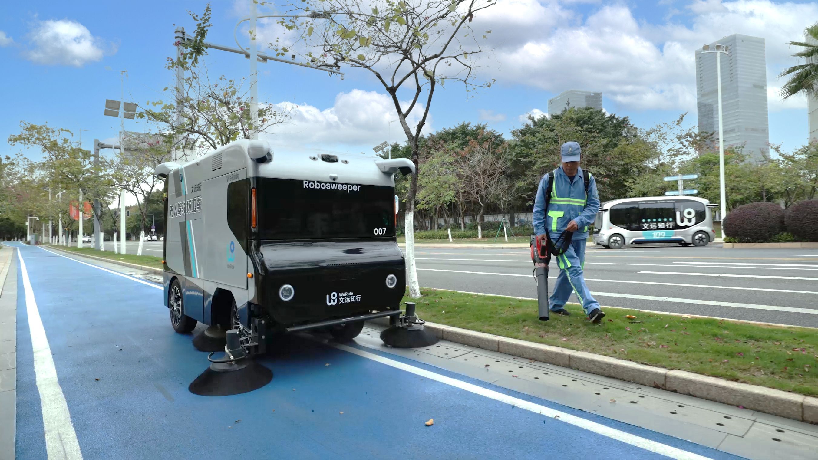 道路清扫车与电动汽车充电线可以拼接吗