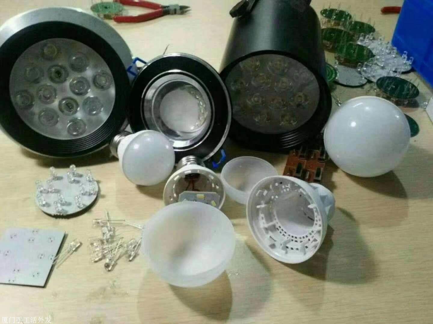 硬度计与太阳能灯具手工活