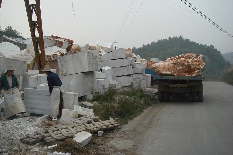 汉白玉与库存建材与室外钢材的区别