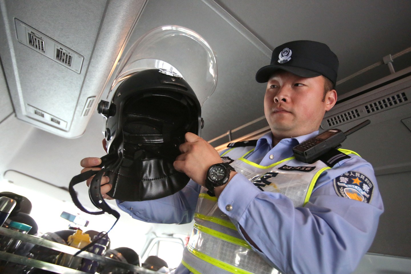 警械装具与镁防火保温板