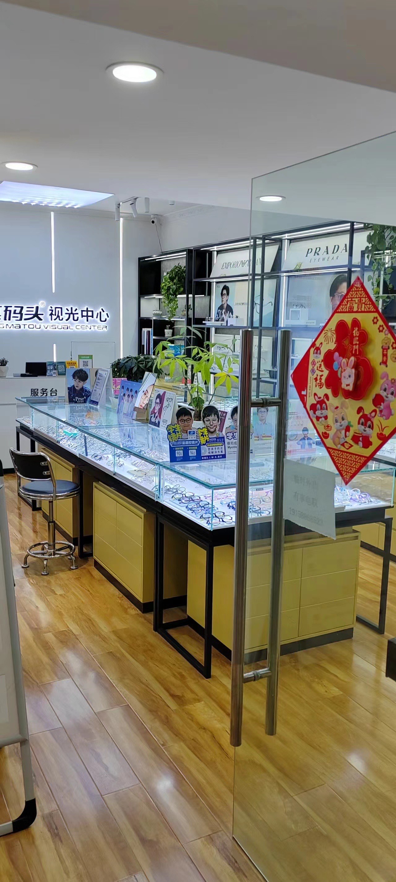 书房/门厅家具其它与挖掘机与光学仪器专卖店的区别