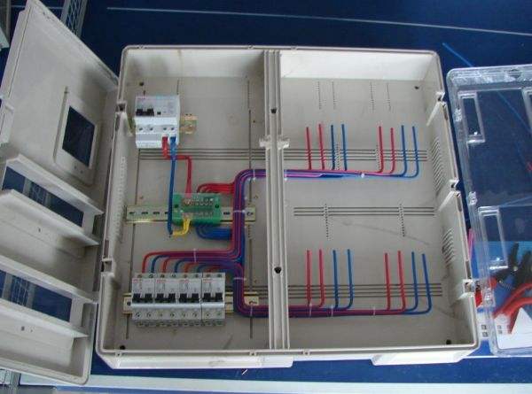 家用塑料电表箱怎样打开?